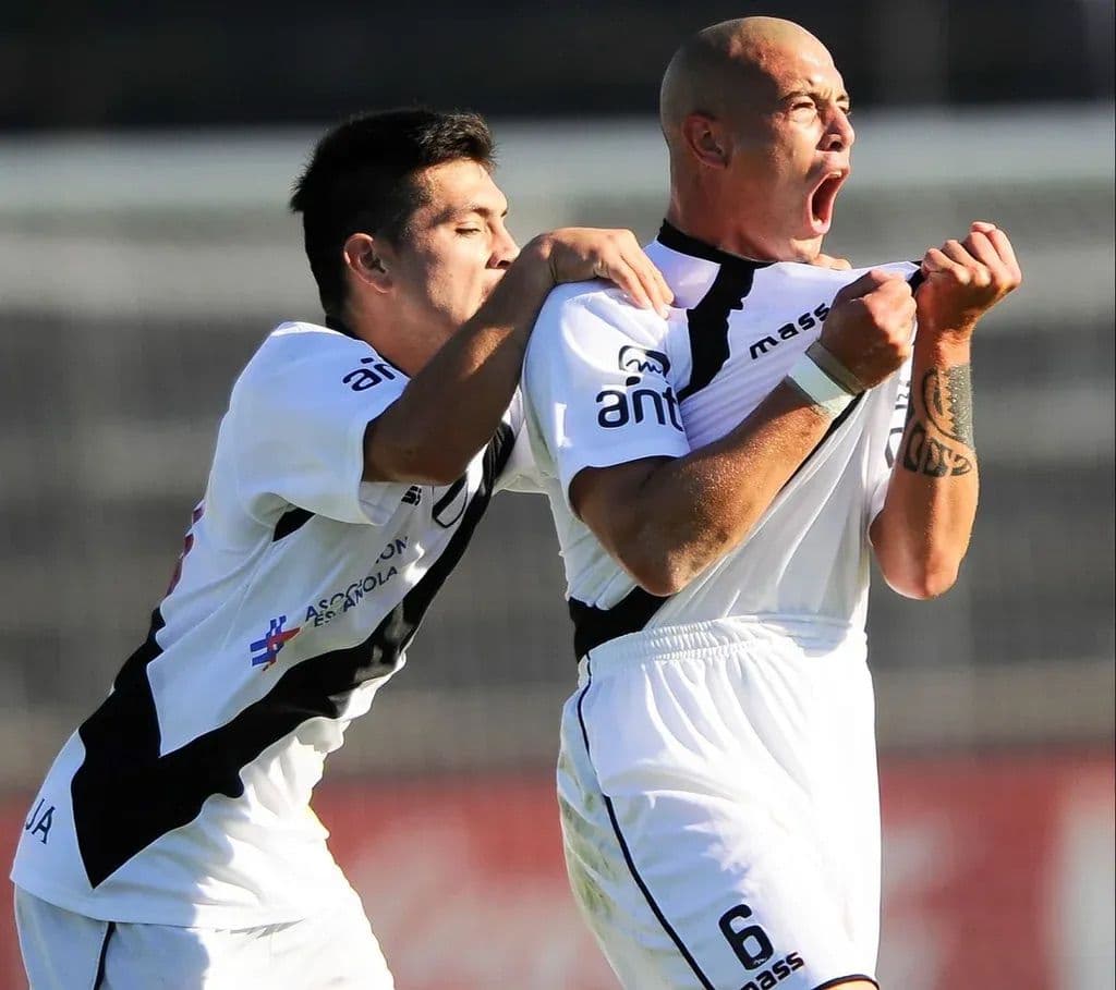 Pablo Lima playing for Danubio FC