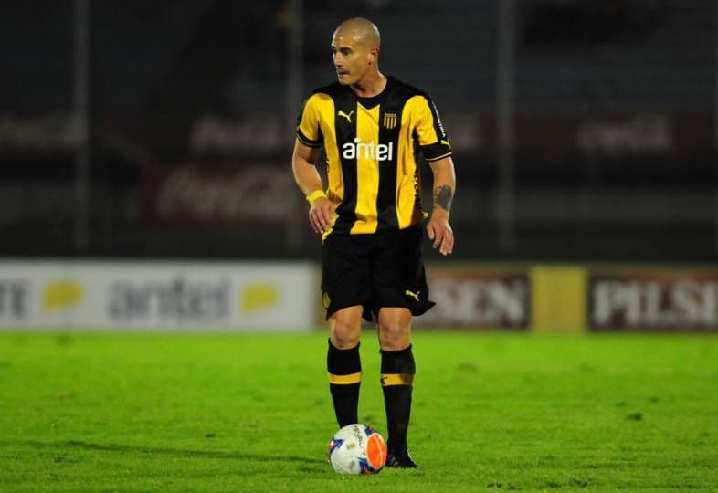 Pablo Lima playing for Peñarol