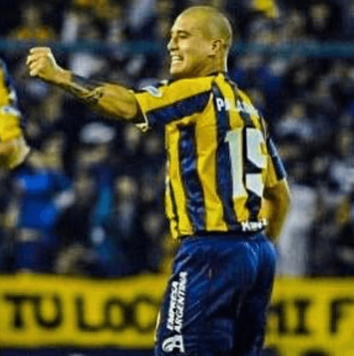Pablo Lima playing for Rosario Central